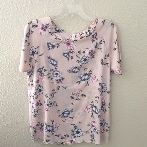 L peach top with blue and pink flowers